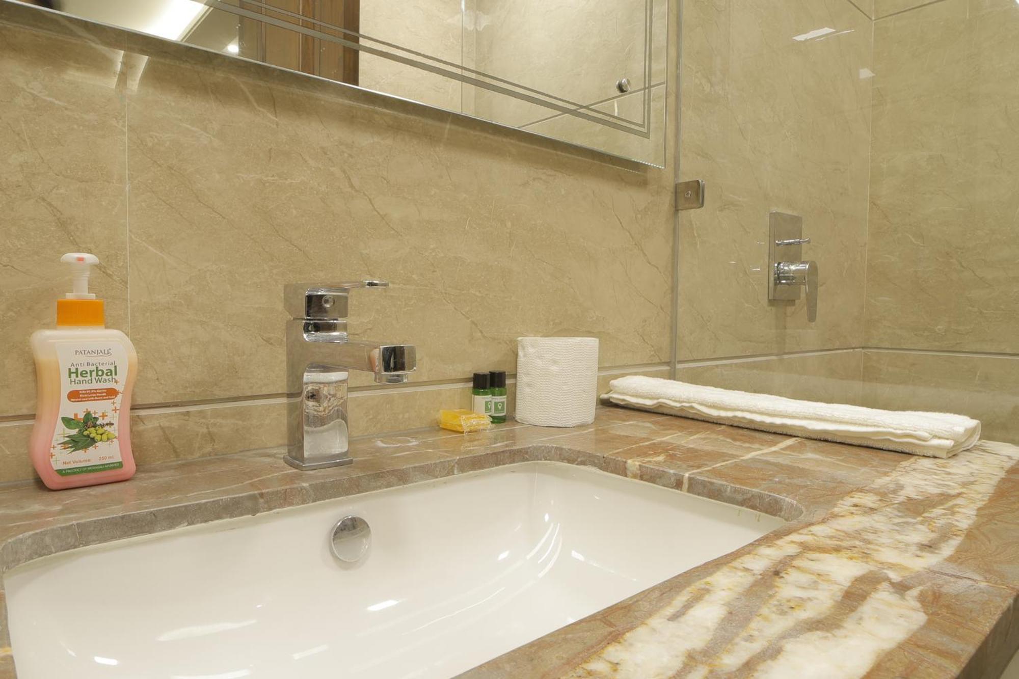 Under My Roof Superio Bed & Breakfast New Delhi Luaran gambar